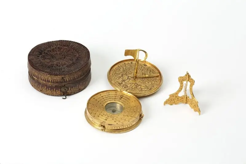 Astronomical compendium — تصویر رکورد موزهٔ ویکتوریا و آلبرت