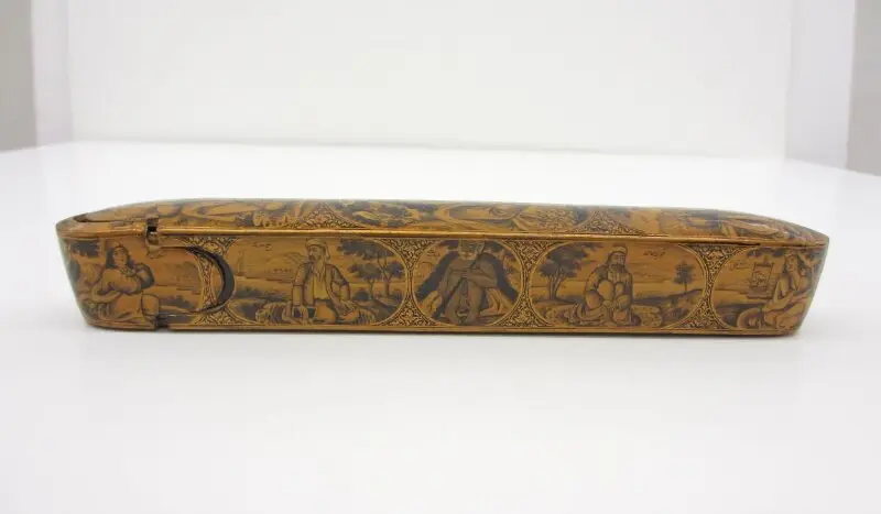Pen box (qalamdan) — تصویر رکورد موزهٔ ویکتوریا و آلبرت