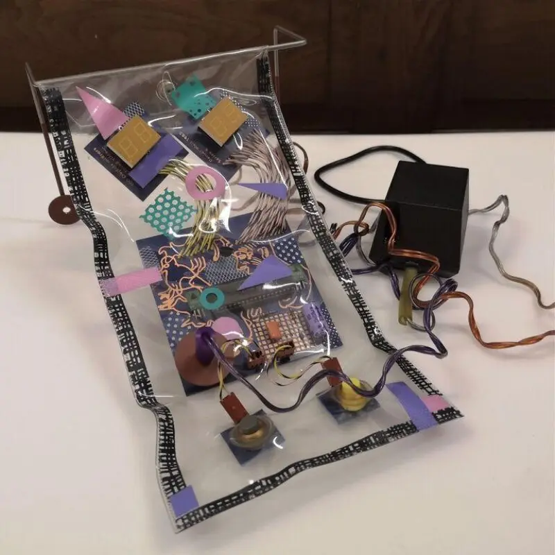 Clock: 100 Objects Mirrors of Silent Time — تصویر رکورد موزهٔ ویکتوریا و آلبرت