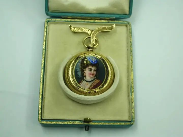 18 Carat Ladies Enamelled Watch with 9 Carat Pinned Bow – Circa 1890 — عکس ۵ از رکورد آرشیو WatchMuseum