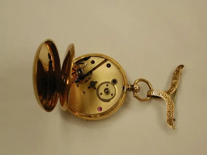 18 Carat Ladies Enamelled Watch with 9 Carat Pinned Bow – Circa 1890 — عکس ۶ از رکورد آرشیو WatchMuseum