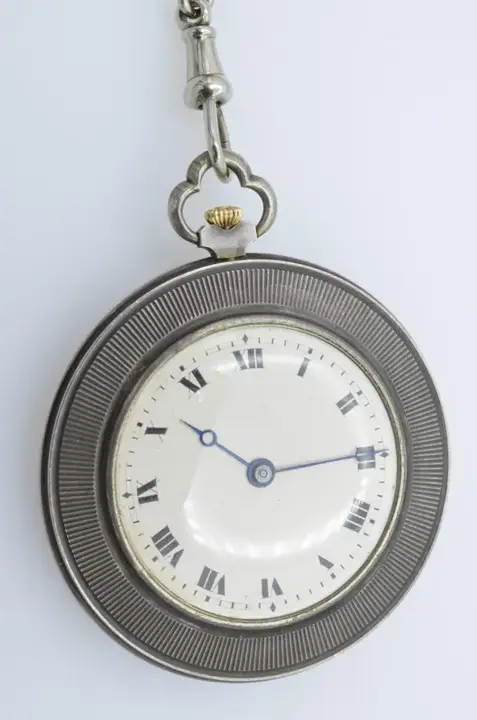 Duke of Wellington Medal Pocket Watch Silver with Chain – 1930 — عکس ۲ از رکورد آرشیو WatchMuseum