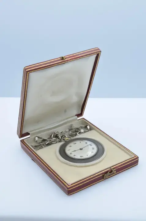 Duke of Wellington Medal Pocket Watch Silver with Chain – 1930 — عکس ۳ از رکورد آرشیو WatchMuseum