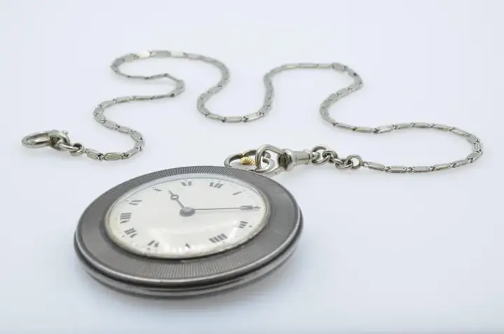 Duke of Wellington Medal Pocket Watch Silver with Chain – 1930 — عکس ۴ از رکورد آرشیو WatchMuseum