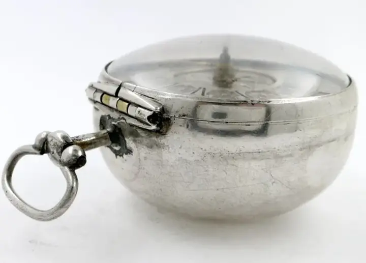 Early mock pendulum with calendar – C1700 — عکس ۶ از رکورد آرشیو WatchMuseum
