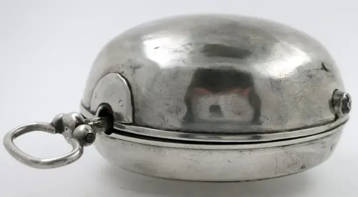 Early mock pendulum with calendar – C1700 — عکس ۸ از رکورد آرشیو WatchMuseum