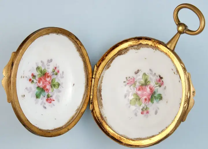 Gilt Metal and Porcelain Watch Decoration – Circa 1890 — عکس ۳ از رکورد آرشیو WatchMuseum
