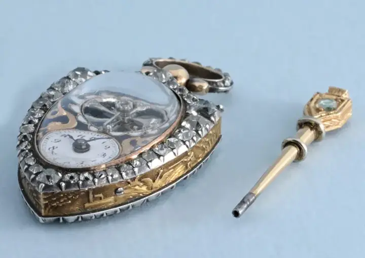DIAMOND SET VISIBLE BALANCE PENDANT WATCH – 19th Century — عکس ۲ از رکورد آرشیو WatchMuseum