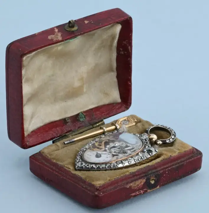 DIAMOND SET VISIBLE BALANCE PENDANT WATCH – 19th Century — عکس ۳ از رکورد آرشیو WatchMuseum