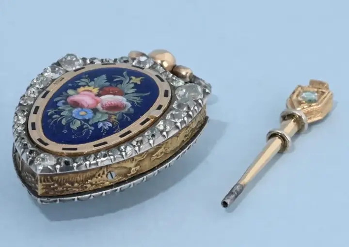 DIAMOND SET VISIBLE BALANCE PENDANT WATCH – 19th Century — عکس ۶ از رکورد آرشیو WatchMuseum