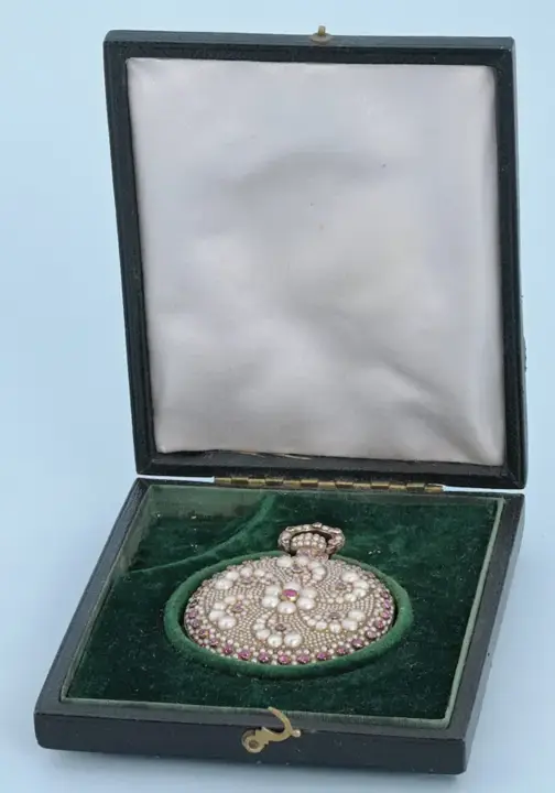 PEARL AND RUBY ENCRUSTED GOLD WATCH – 19th Century — عکس ۳ از رکورد آرشیو WatchMuseum