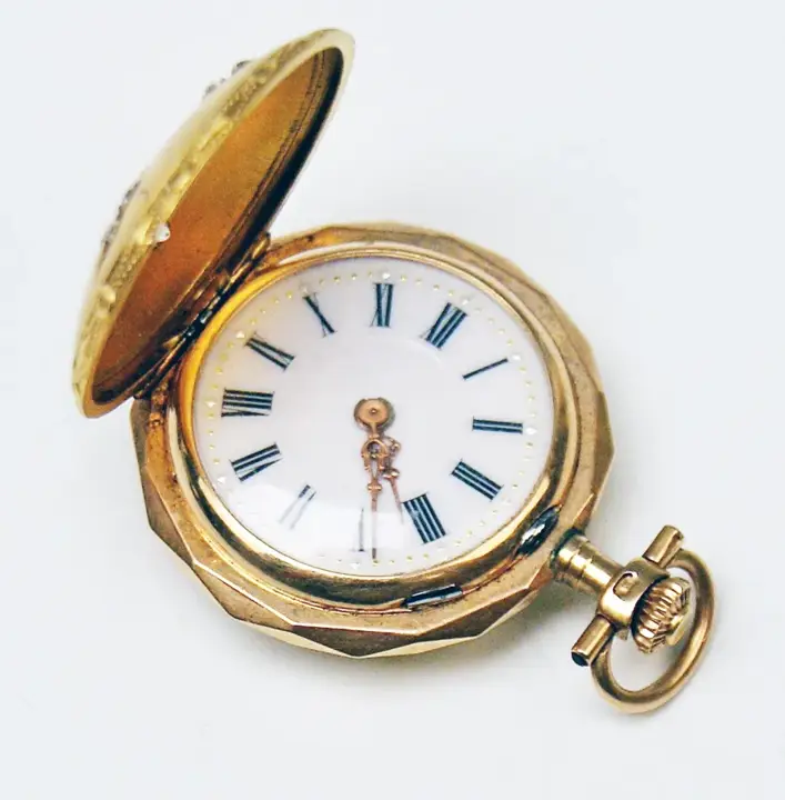 Remontoir Cylindre 10 Rubis Woman”s Swiss 14 Carat Gold Diamonds – around 1900 — عکس ۲ از رکورد آرشیو WatchMuseum