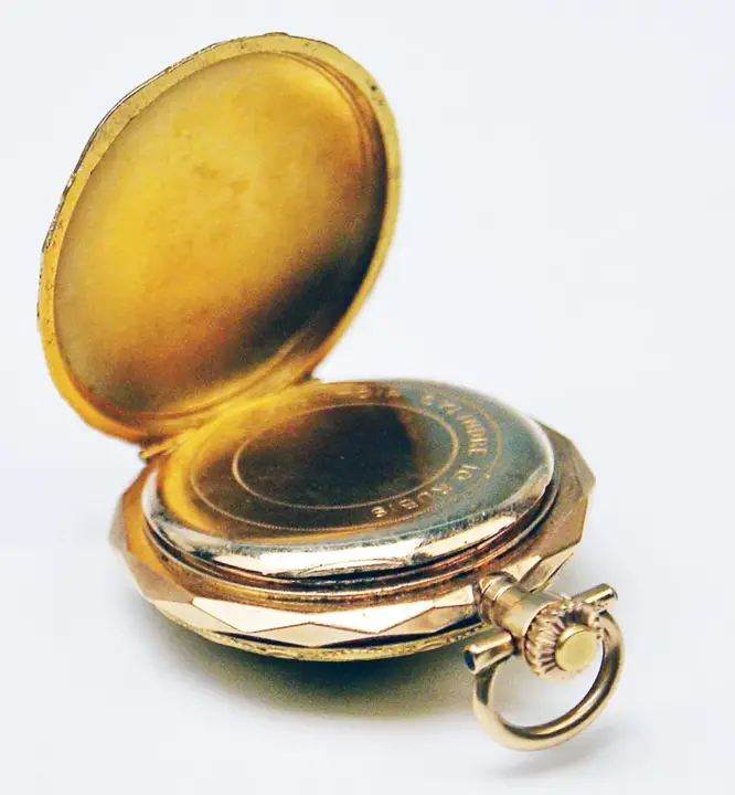 Remontoir Cylindre 10 Rubis Woman”s Swiss 14 Carat Gold Diamonds – around 1900 — عکس ۳ از رکورد آرشیو WatchMuseum