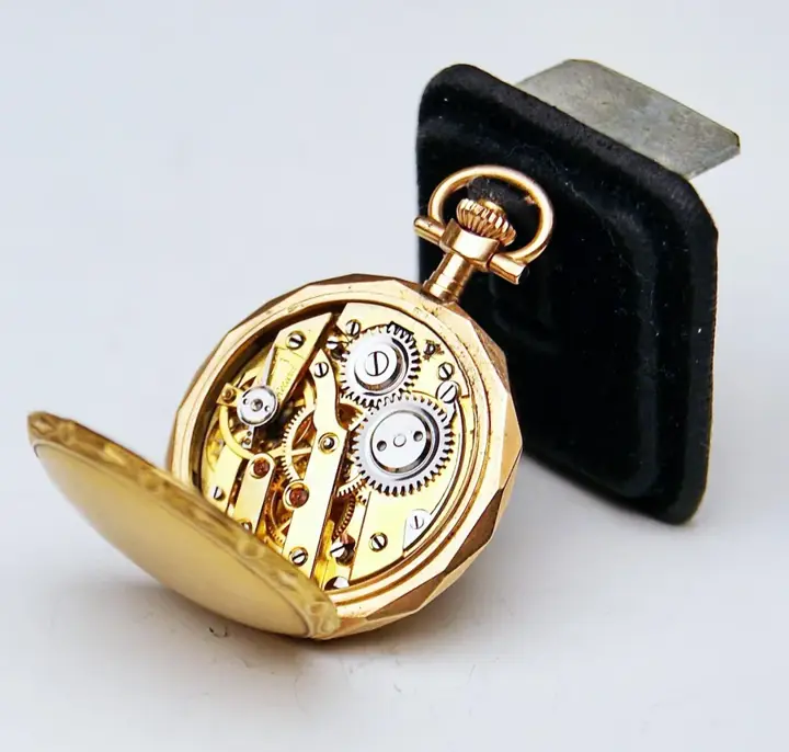 Remontoir Cylindre 10 Rubis Woman”s Swiss 14 Carat Gold Diamonds – around 1900 — عکس ۵ از رکورد آرشیو WatchMuseum