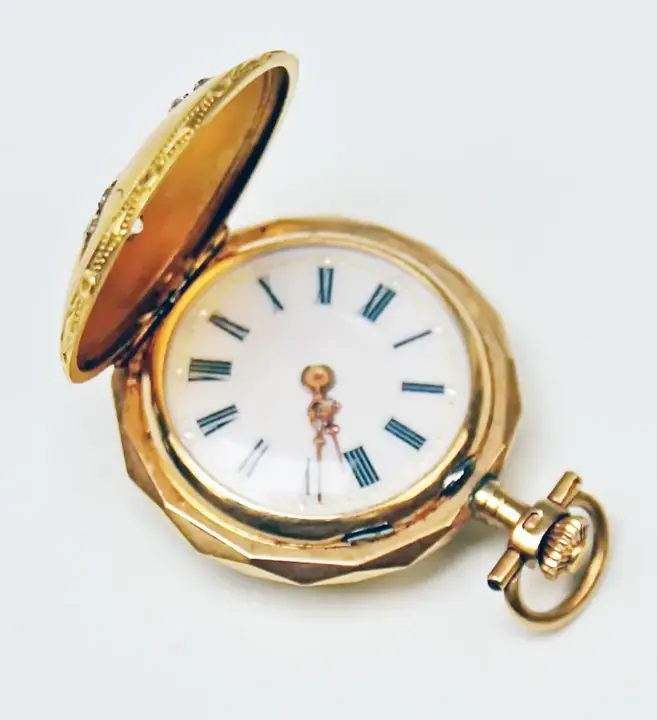 Remontoir Cylindre 10 Rubis Woman”s Swiss 14 Carat Gold Diamonds – around 1900 — عکس ۸ از رکورد آرشیو WatchMuseum
