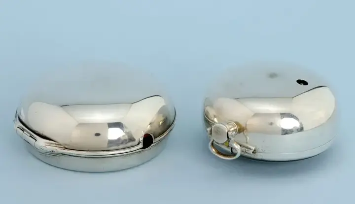 SILVER CHAMPLEVE DIAL CALENDAR – Circa 1710 — عکس ۲ از رکورد آرشیو WatchMuseum