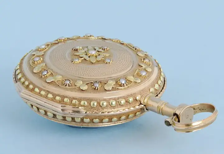 SMALL PEARL SET THREE COLOUR GOLD VERGE – Circa 1780 — عکس ۳ از رکورد آرشیو WatchMuseum