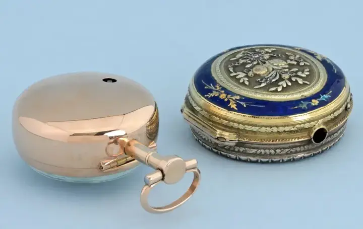 THREE COLOUR GOLD AND ENAMEL PAIR CASED SWISS VERGE – 1770 — عکس ۴ از رکورد آرشیو WatchMuseum
