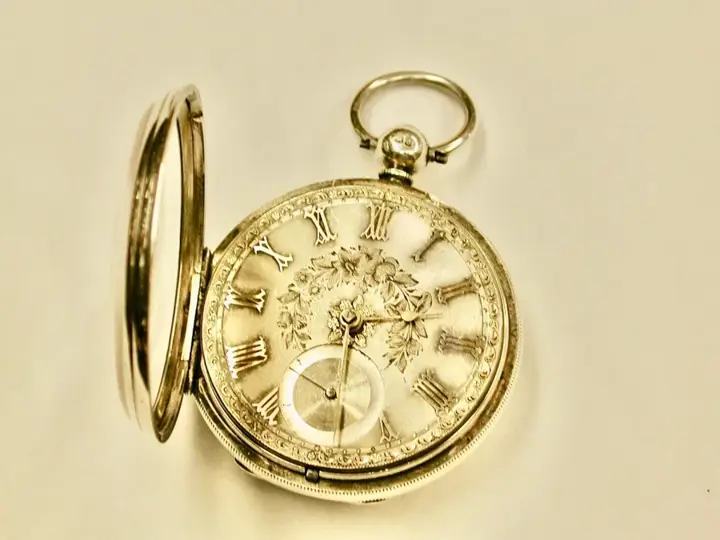Victorian Silver Pocket Watch Assayed in London – 1862 — عکس ۶ از رکورد آرشیو WatchMuseum